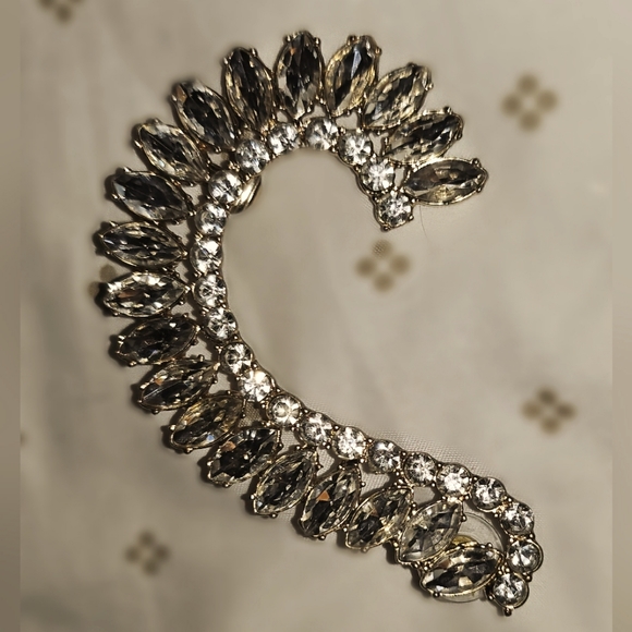 Jewelry - [SOLD]Rhinestone Wrap Around Cuff Earring
